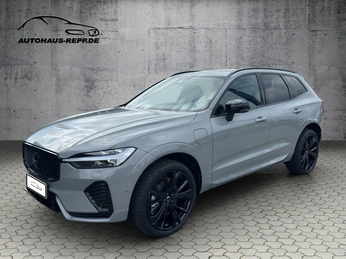 Volvo XC60 T8 Plus Black Edition Recharge Plug-In Hybrid AWD Grau - 1