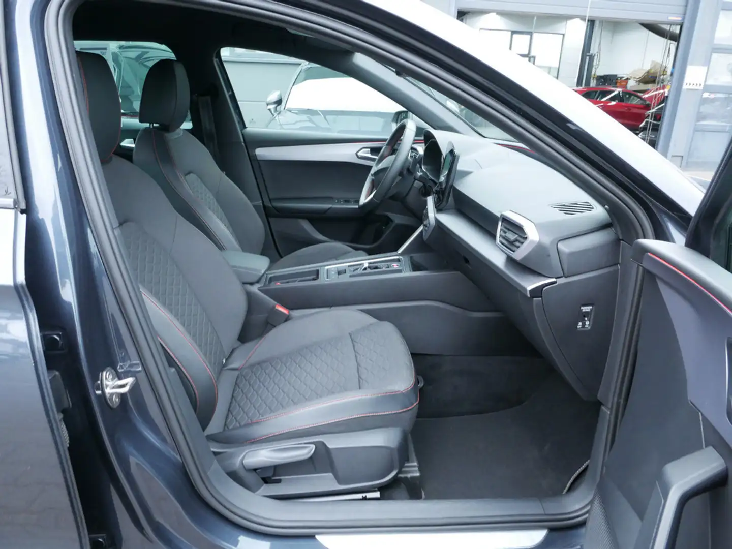 SEAT Leon Sportstourer 1.5 eTSI FR DCC AHK ACC LED Gris - 2