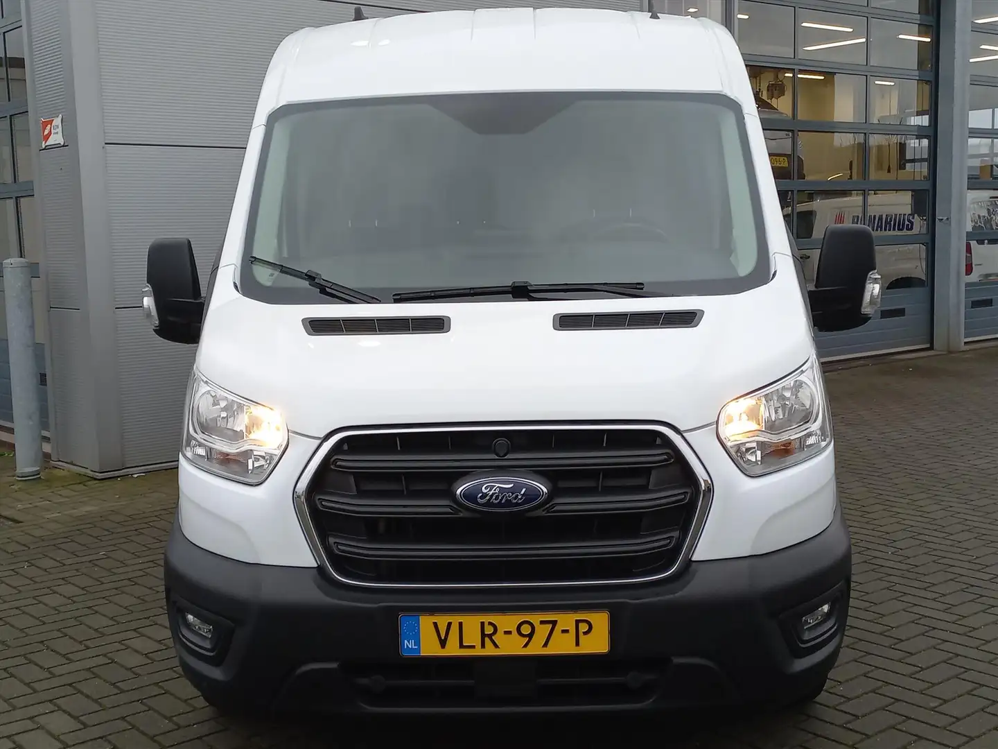 Ford Transit 2.0 TDCi 105pk L2H2 | Airconditioning | Navigatie Wit - 2