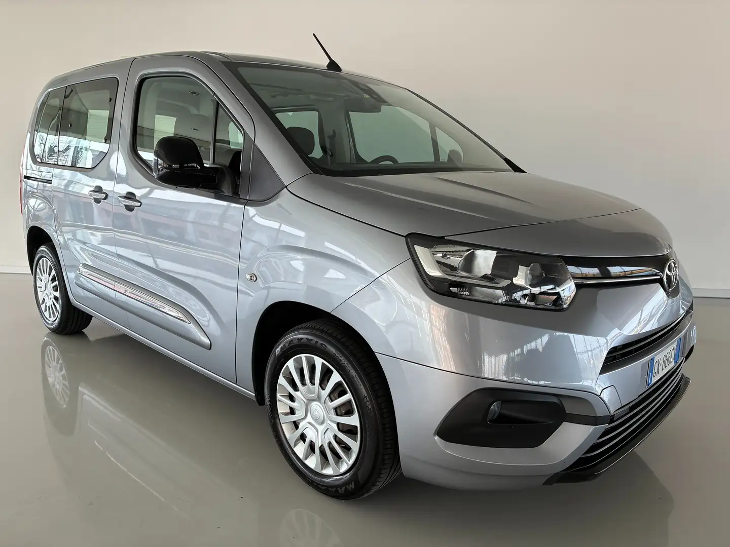 Toyota Proace City 5 posti Verso 1.5 d 100 cv L1 Excutive autovettura Grigio - 2