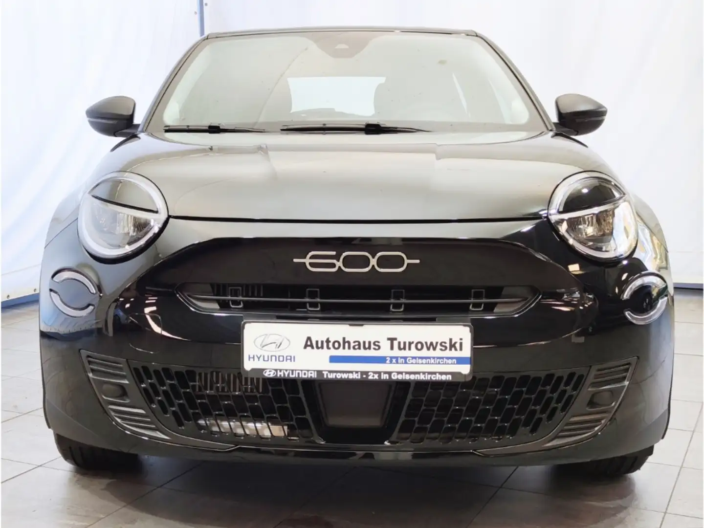 Fiat 600 1.2 Pop T3 Hybrid DCT Apple LED Sitzh. DAB Spurhal Чорний - 2