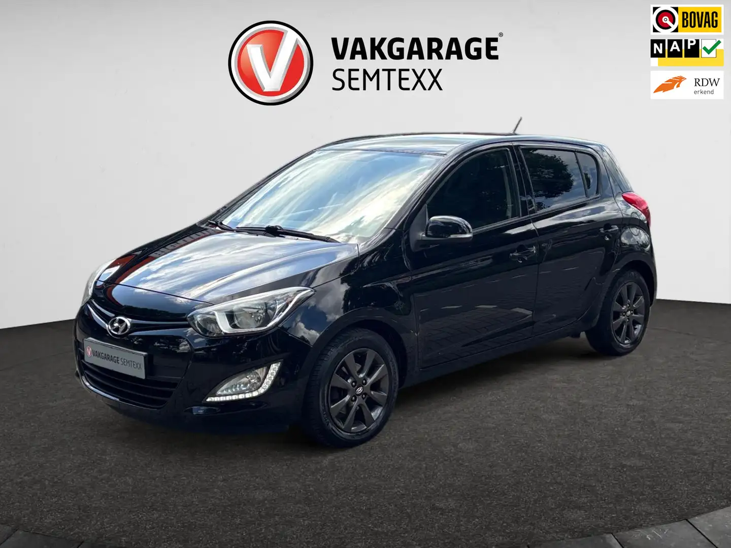 Hyundai i20 1.2i Business Edition | Airco |Cruise | PDC Achter Zwart - 1