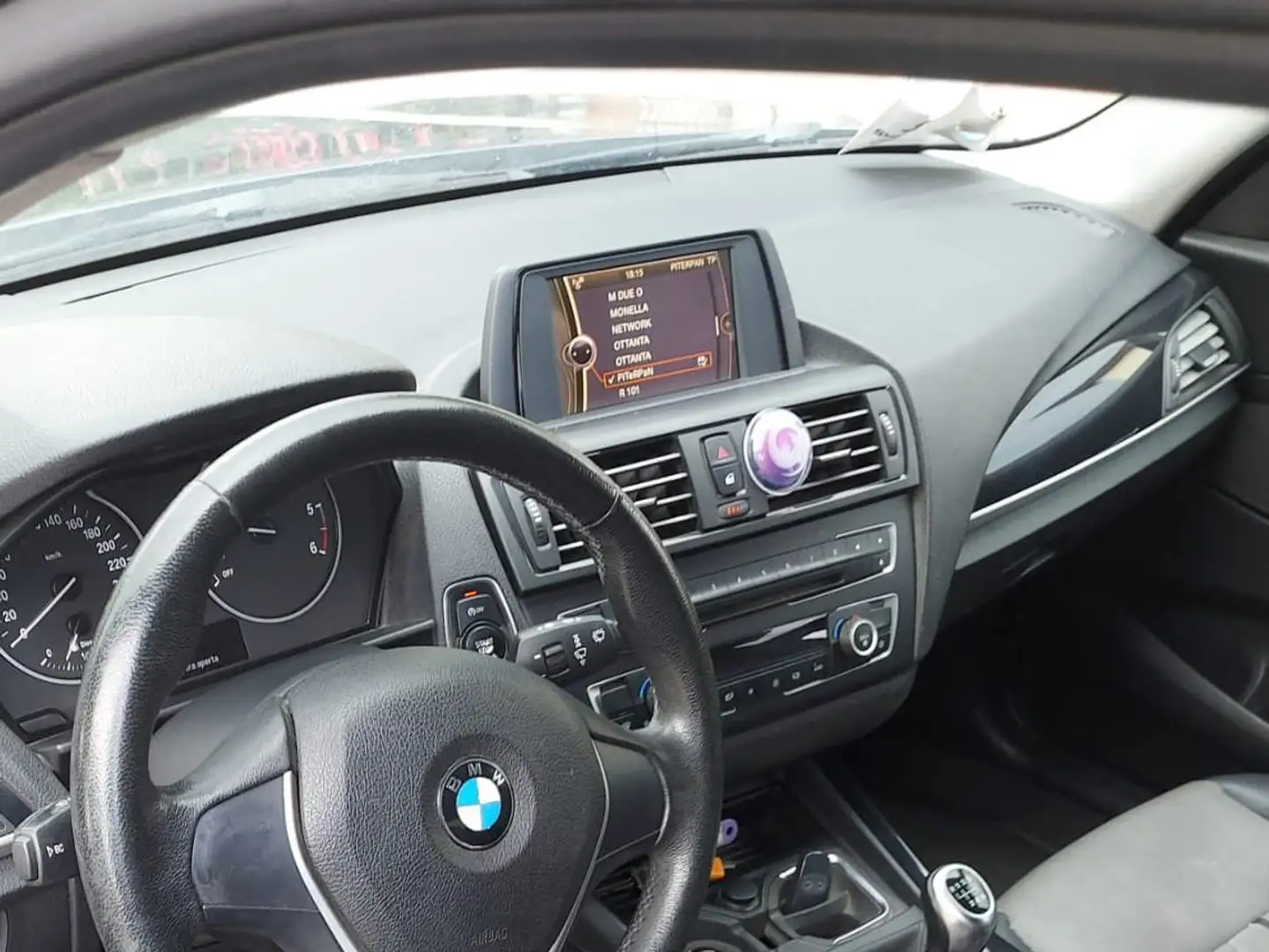 BMW 118 Serie 1 F/20-21 2011 118d 5p Urban Grey - 2