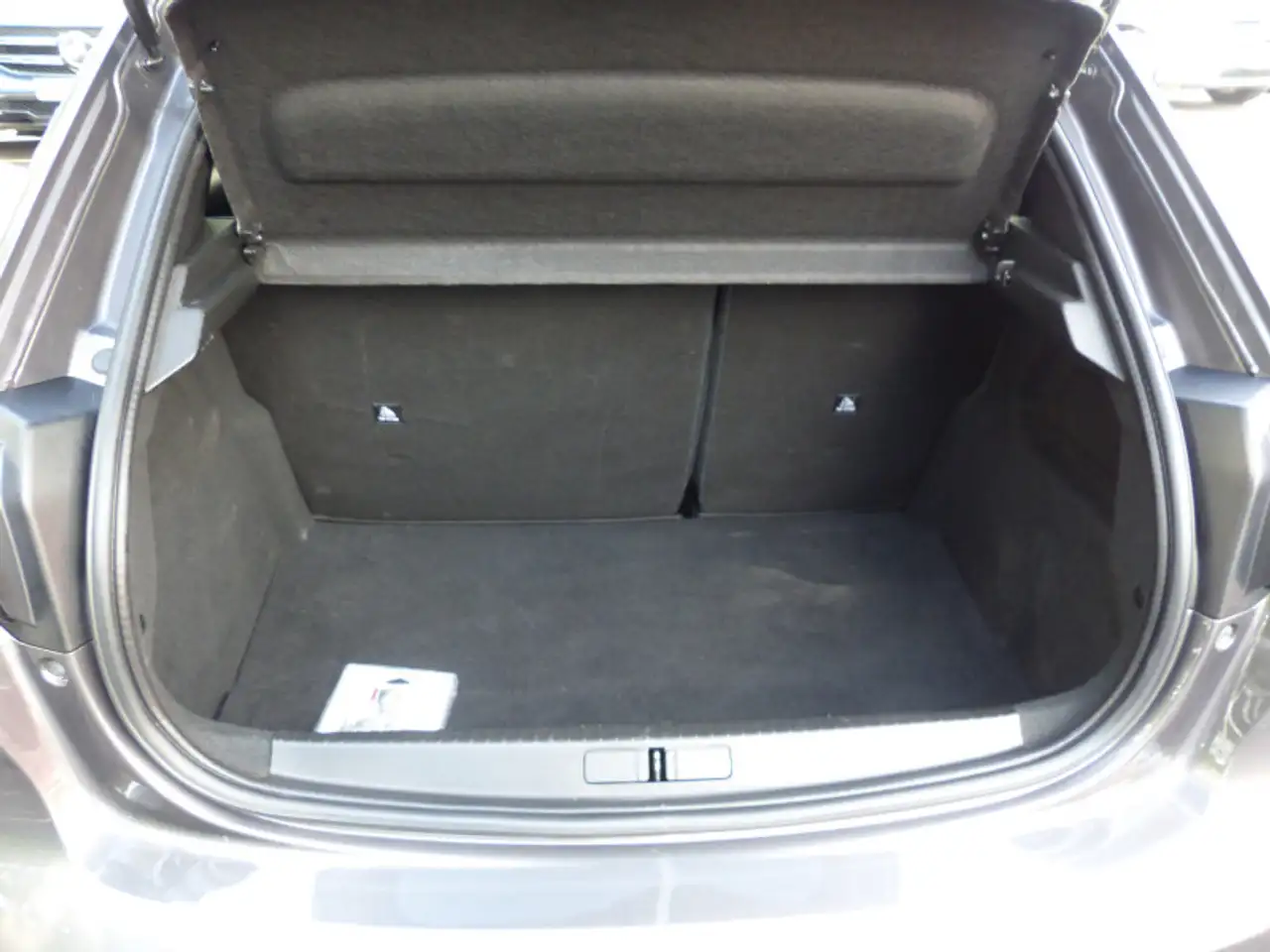 Peugeot 208 208 — photo 9
