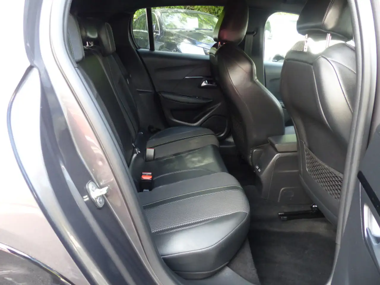 Peugeot 208 208 — photo 11