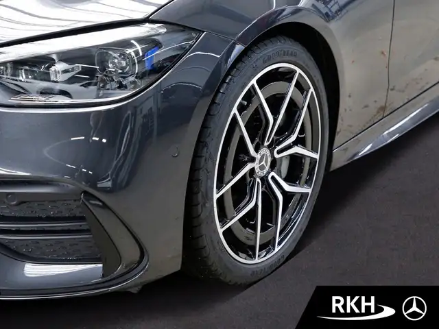 Mercedes-Benz C-Class view 5