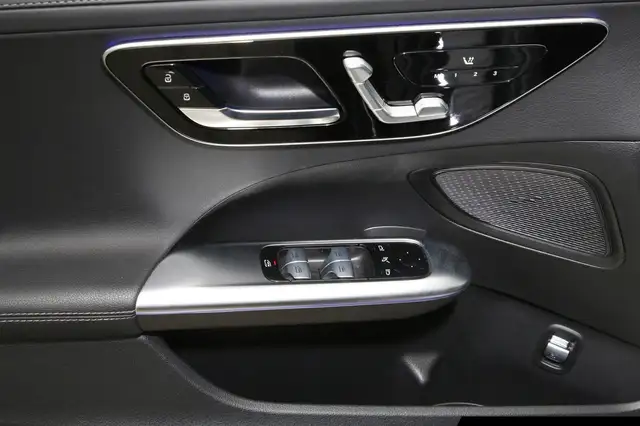 Mercedes-Benz C-Class view 14