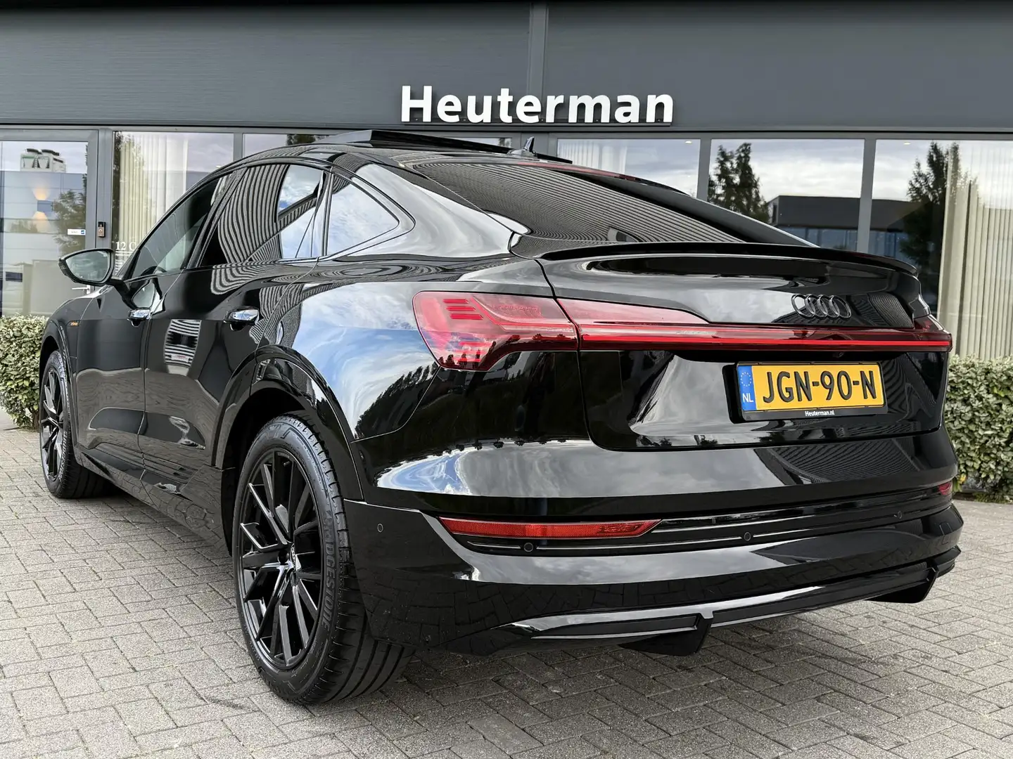 Audi e-tron Sportback 50 quattro S Line/ RS Zetels/ Panorama/ Noir - 2