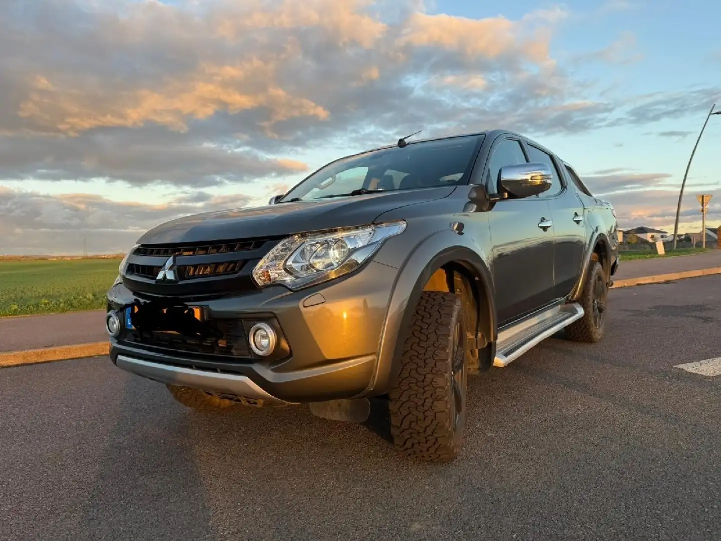 Mitsubishi L200 DOUBLE CAB 2.4 DI-D 181 BVA - 2