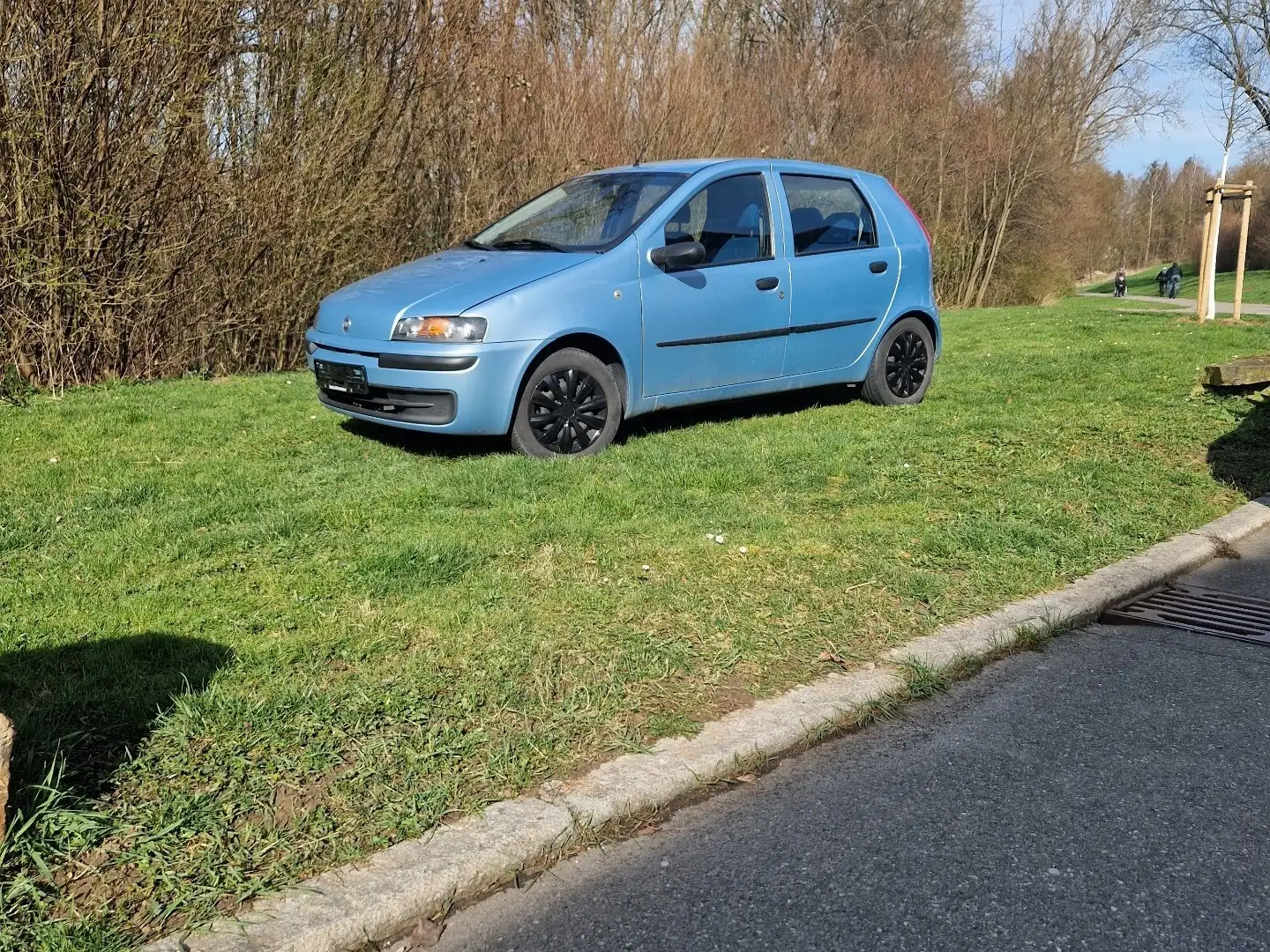 Fiat Punto 5p 1.2 SX c/SS 60cv Blau - 1