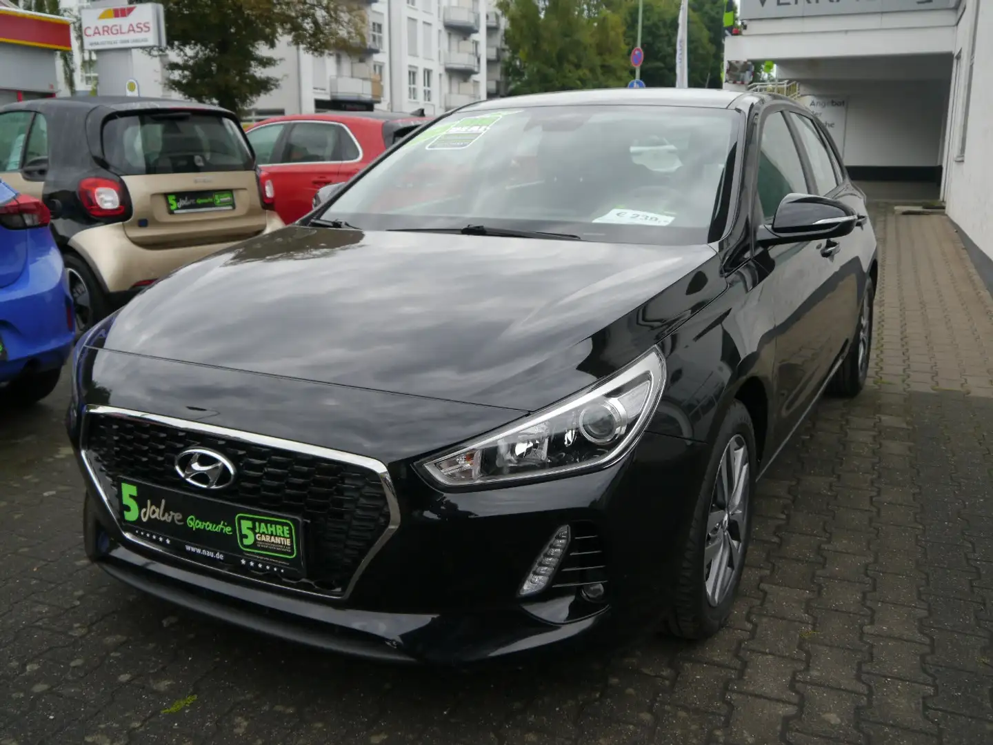 Hyundai i30 1.4 T-GDI Trend Incl.BigDeal Inspektionspaket Noir - 2