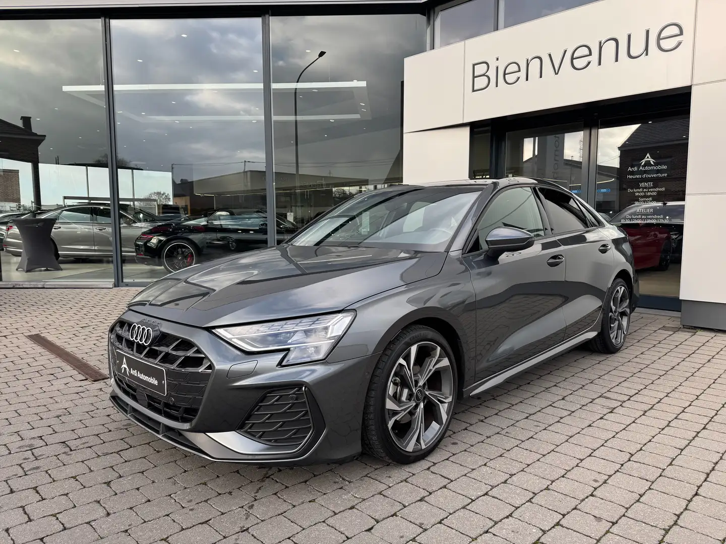 Audi A3 A3 Sedan TFSI S line *GPS*CUIR*PHARE LED*CARPLAY* Grijs - 1