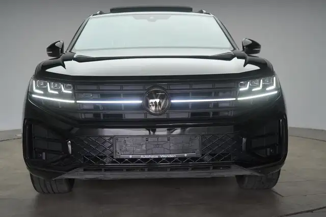 Volkswagen Touareg view 2