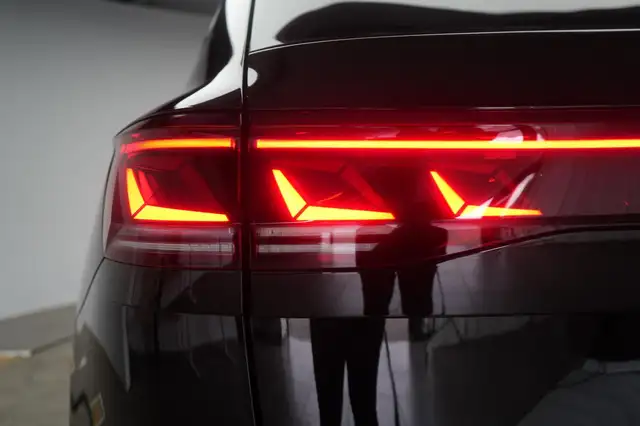 Volkswagen Touareg view 7