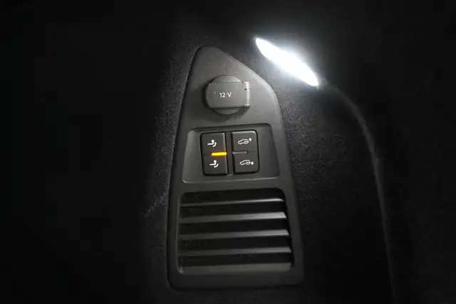 Volkswagen Touareg view 11