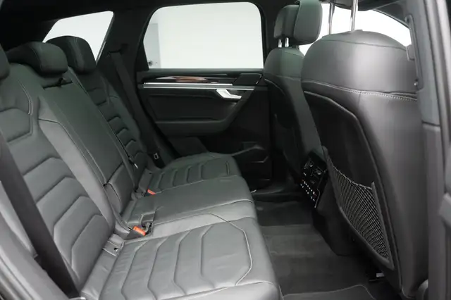 Volkswagen Touareg view 15