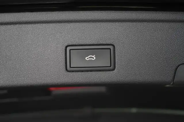 Volkswagen Touareg view 10