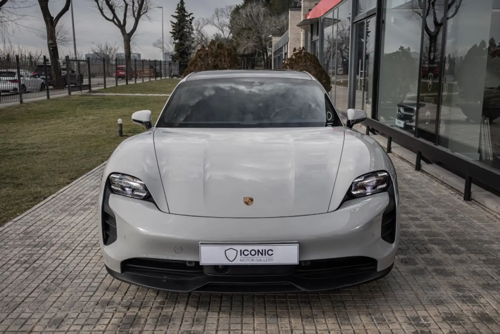 Porsche Taycan GTS Sport Turismo Gris - 2