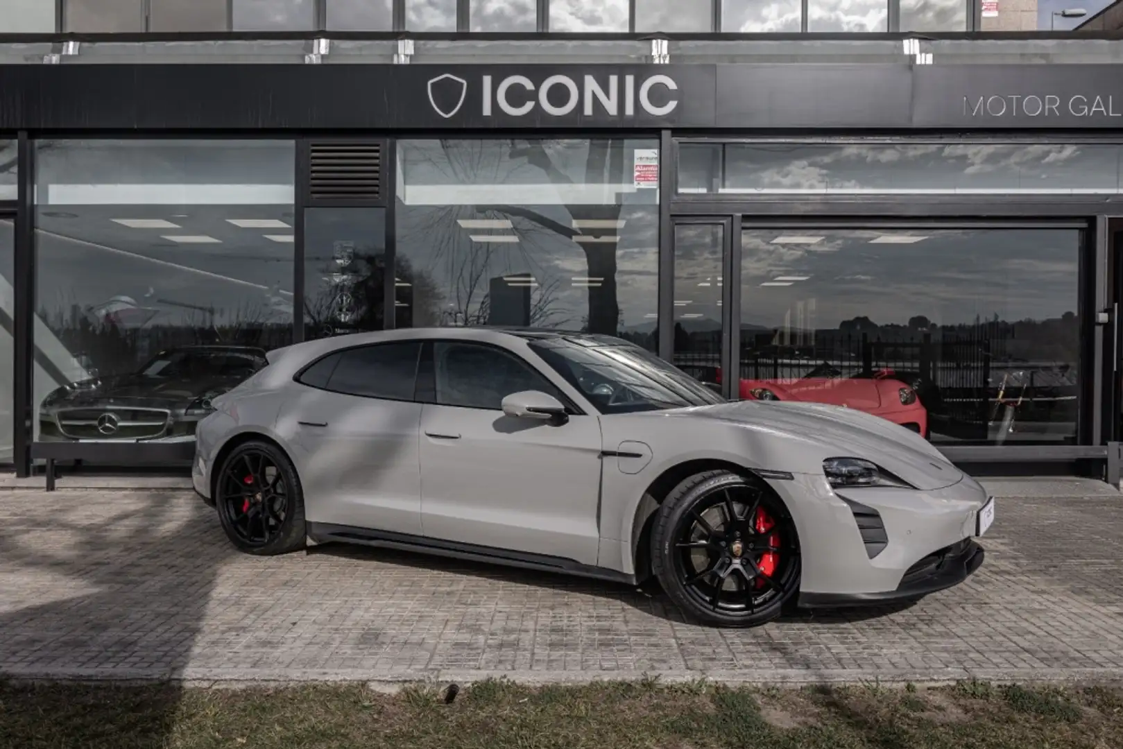 Porsche Taycan GTS Sport Turismo Gris - 1