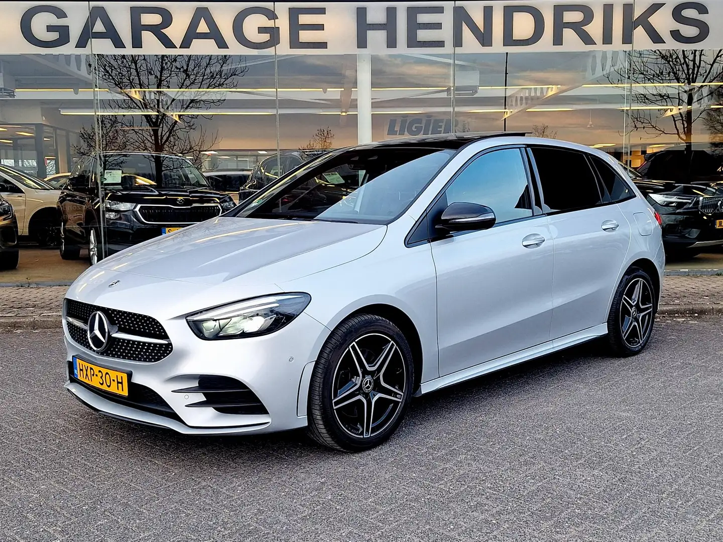 Mercedes-Benz B 250 e Business Solution AMG Limited | Pano | AMG pack Gris - 1
