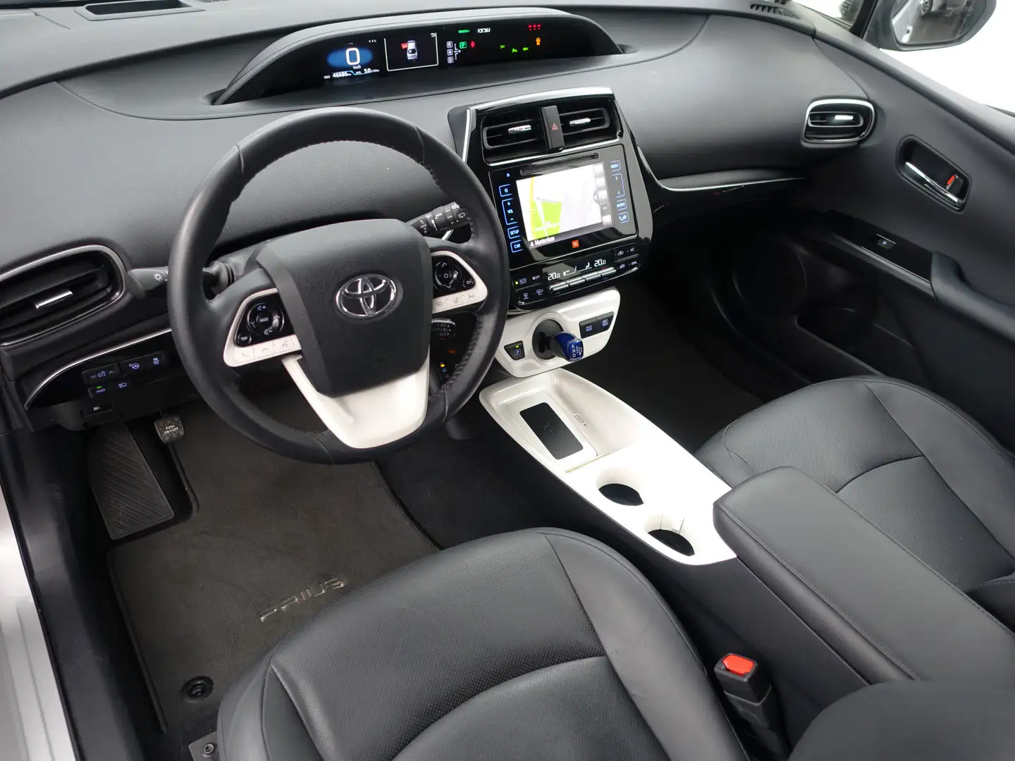 Toyota Prius 1.8 Dynamic+ Aut- Head Up, Stoelmassage, JBL Audio Grau - 2