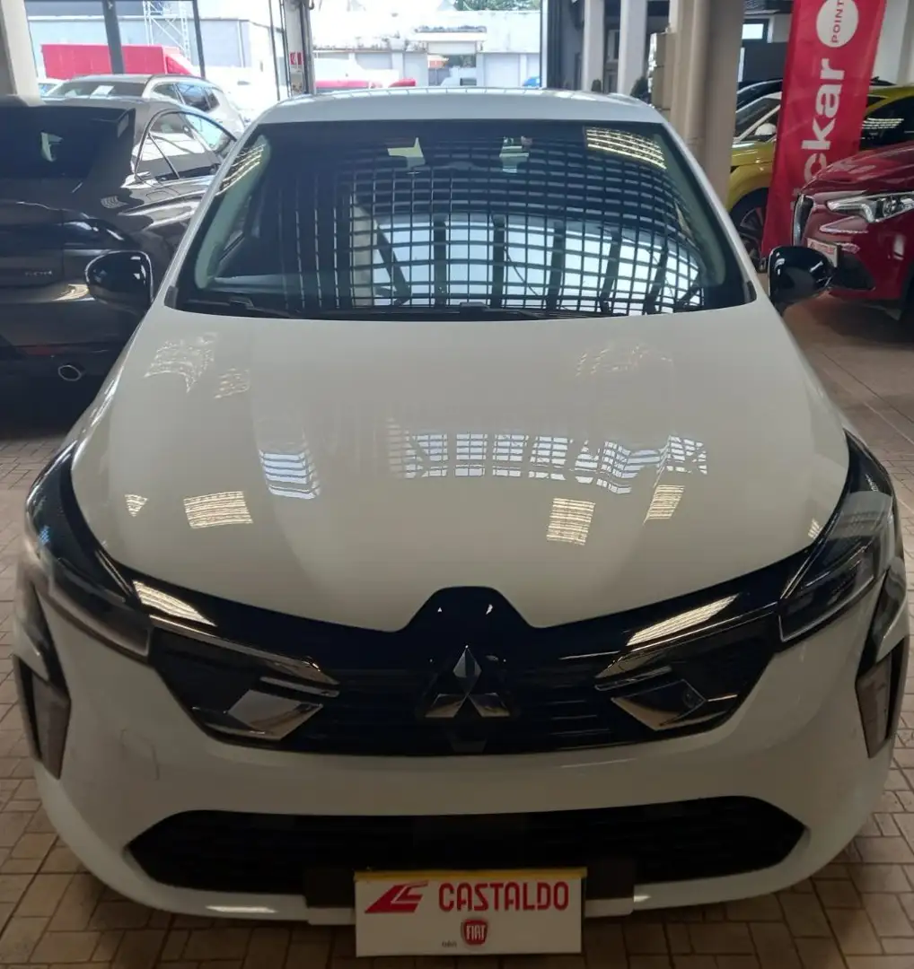 Mitsubishi Colt 1.0L turbo 90 CV Invite Bianco - 1