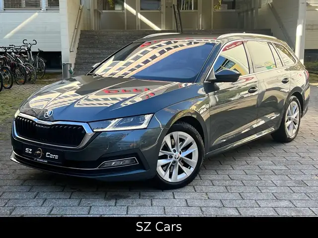Skoda Octavia Combi First Edition KEYLESS ACC KAM LED
