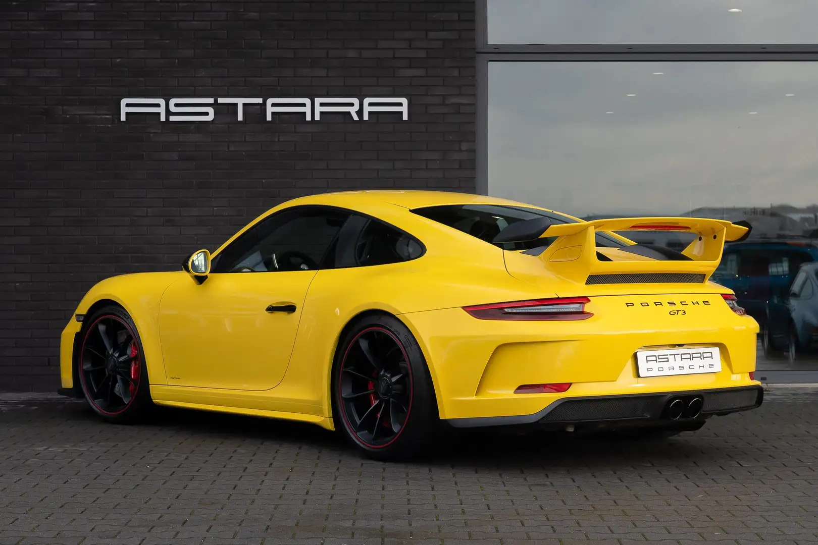 Porsche 991 4.0 GT3 | 14.800 km | Racing Yellow Gelb - 2