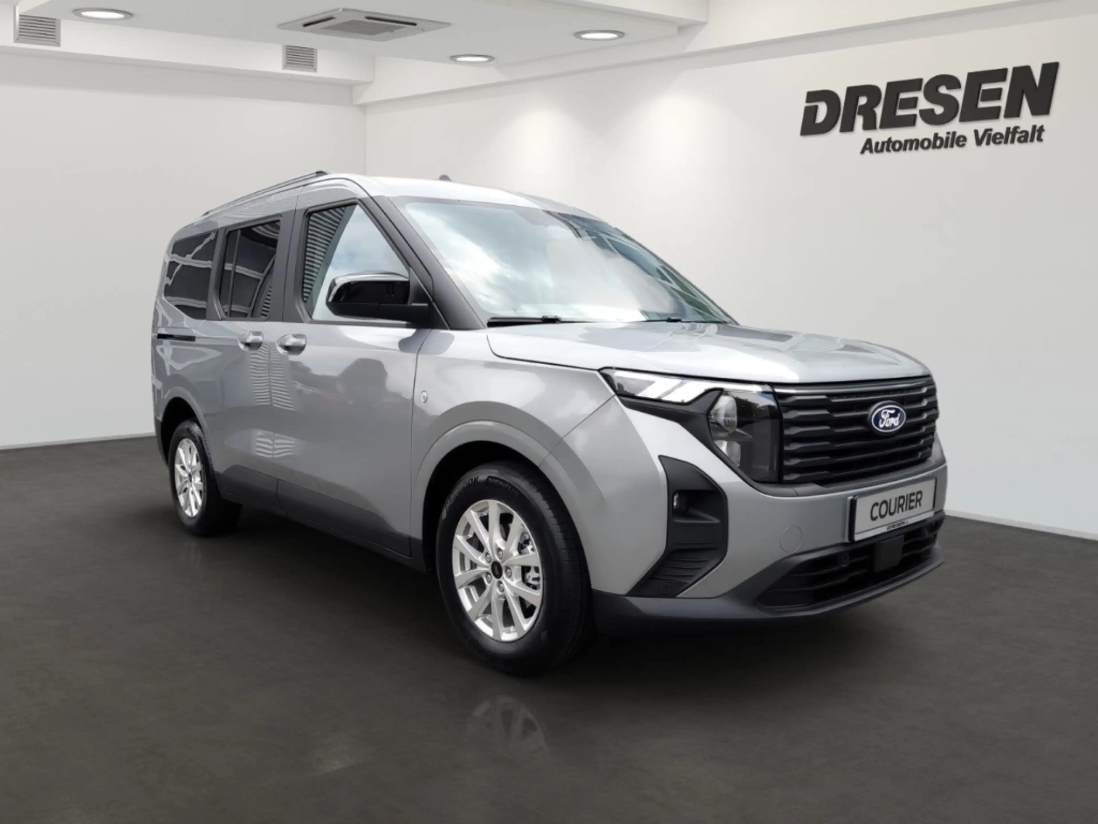 Ford Tourneo Courier Titanium 1,0l EcoBoost Autom. Navi ACC Apple CarPl — photo 3