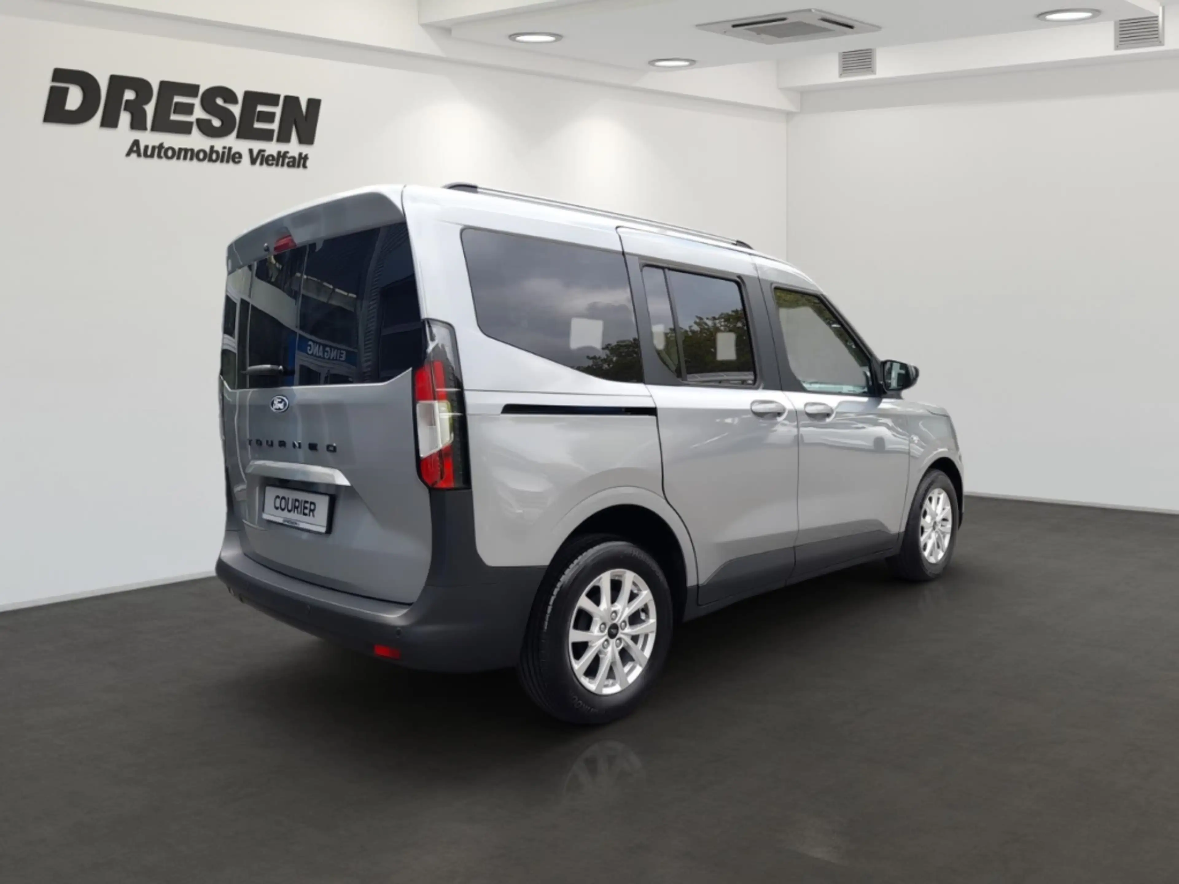 Ford Tourneo Courier Titanium 1,0l EcoBoost Autom. Navi ACC Apple CarPl — photo 4