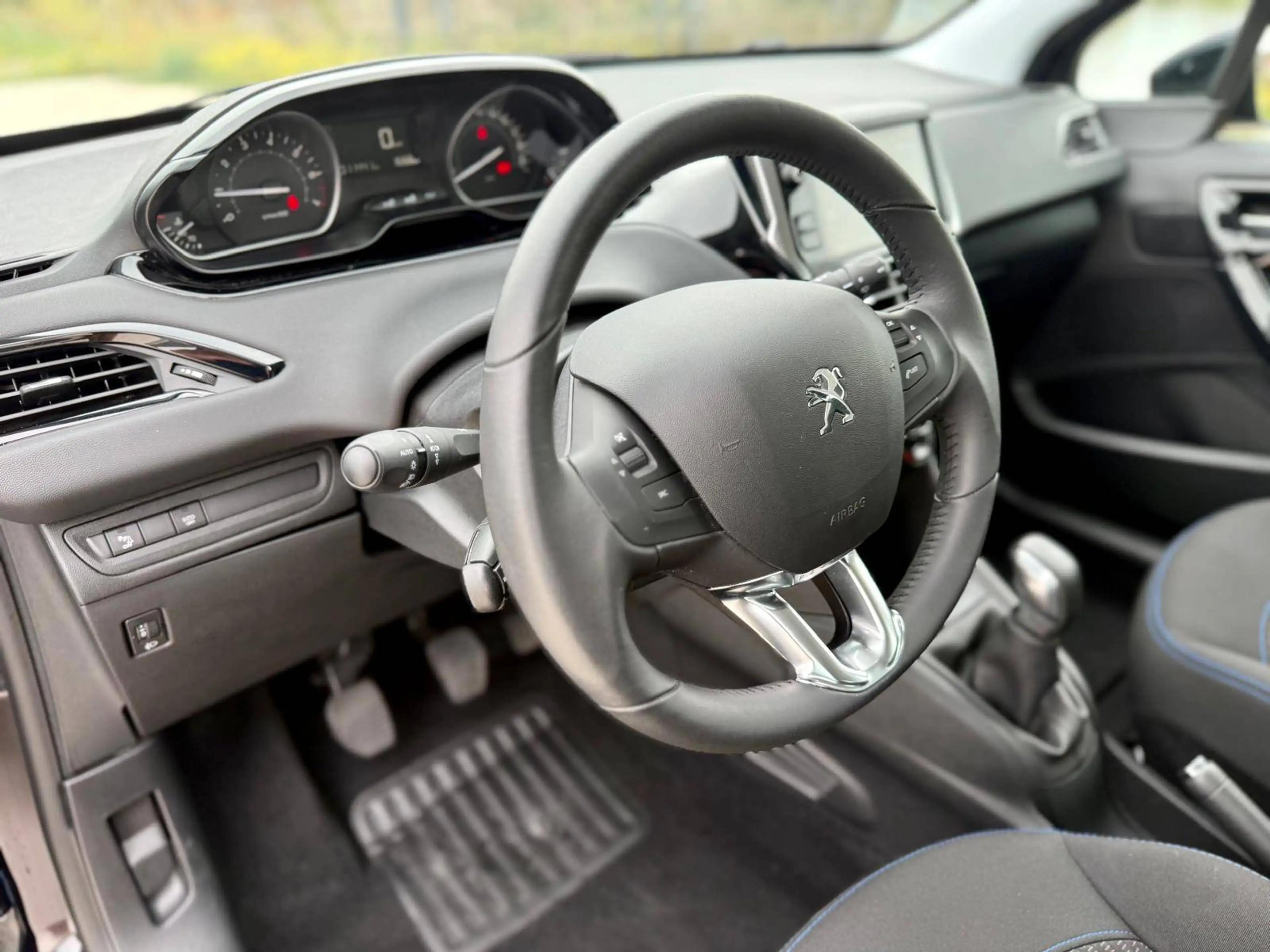 Peugeot 208 1.2i*Signature*1er*Propriétaire*Historique*Clim*Navi — photo 13