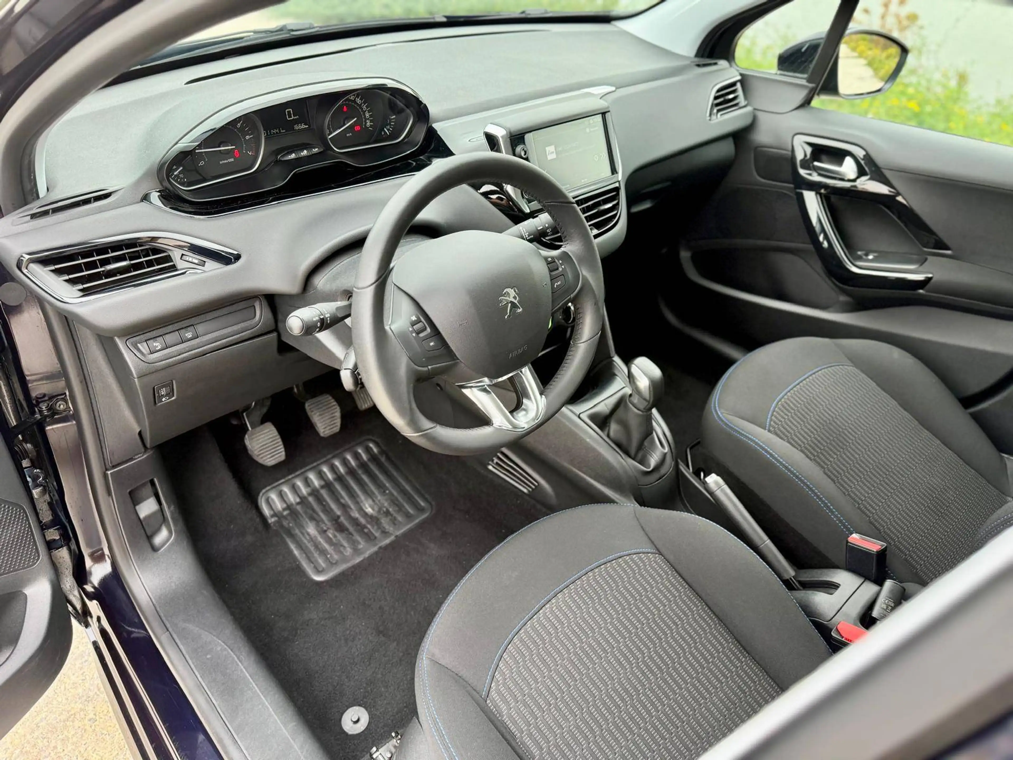 Peugeot 208 1.2i*Signature*1er*Propriétaire*Historique*Clim*Navi — photo 11