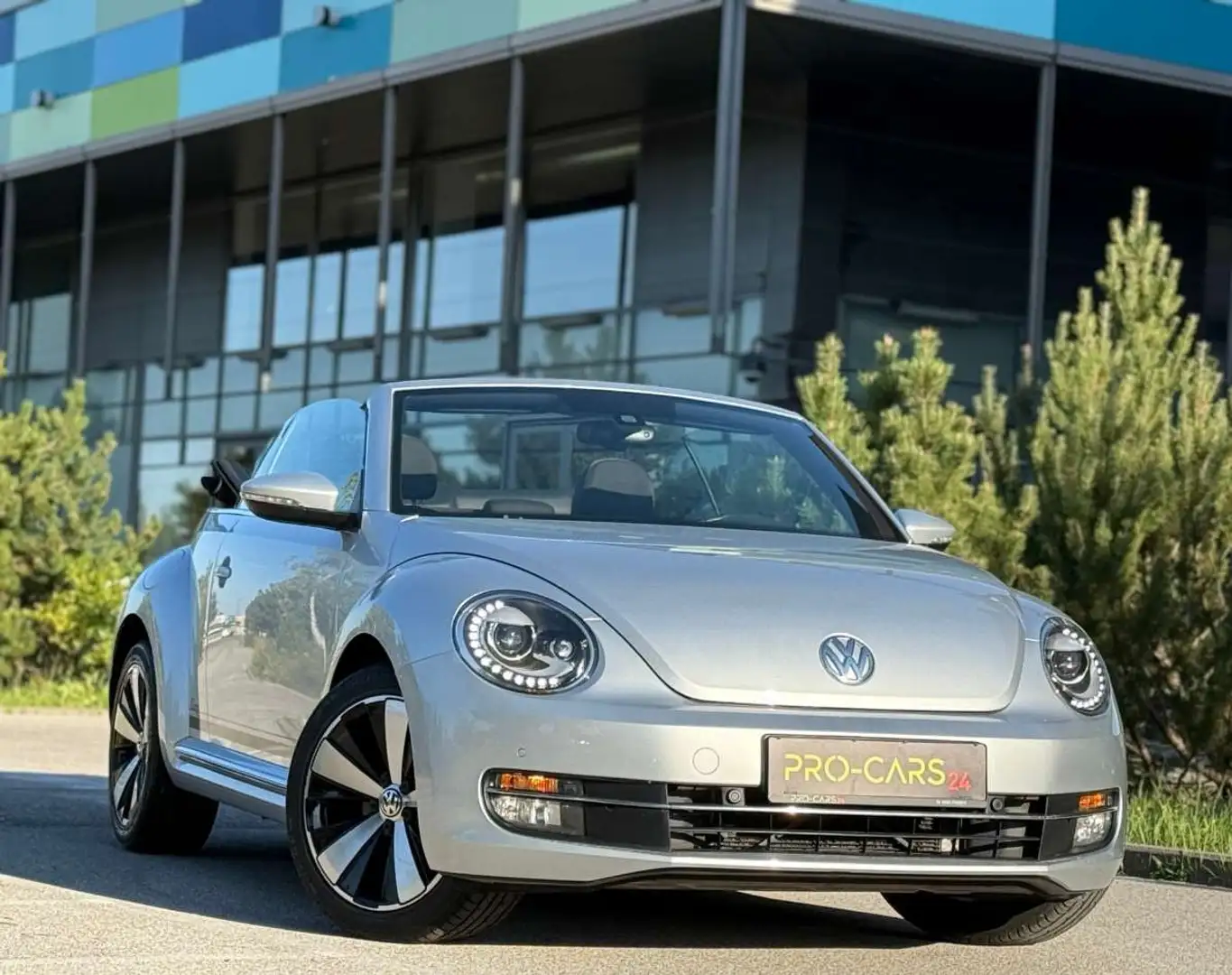 Volkswagen Beetle Cabrio 1,6 TDI BMT Design Silber - 1