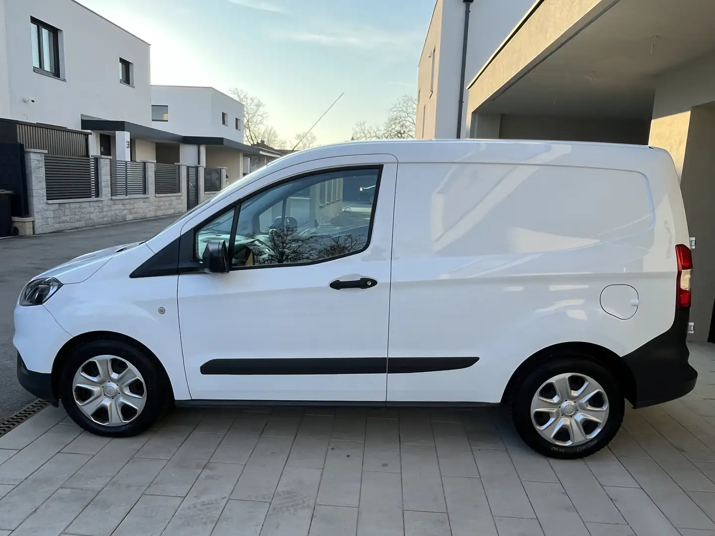 Ford Transit Courier 1,0 EcoBoost Trend - 2