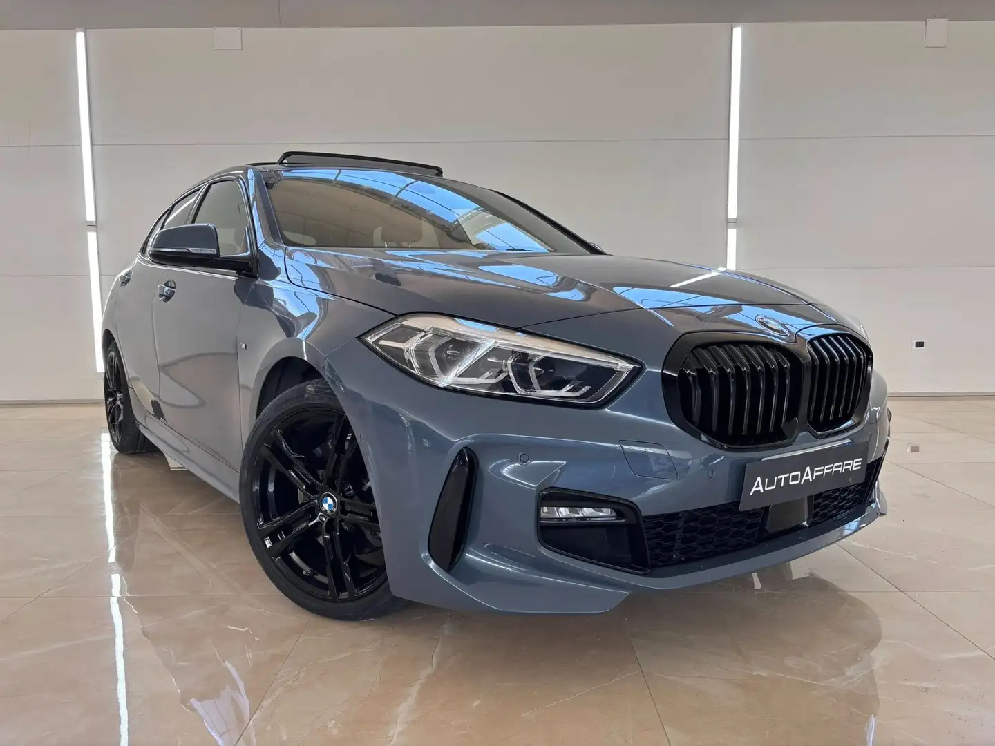 BMW 116 116d Msport auto Šedá - 1