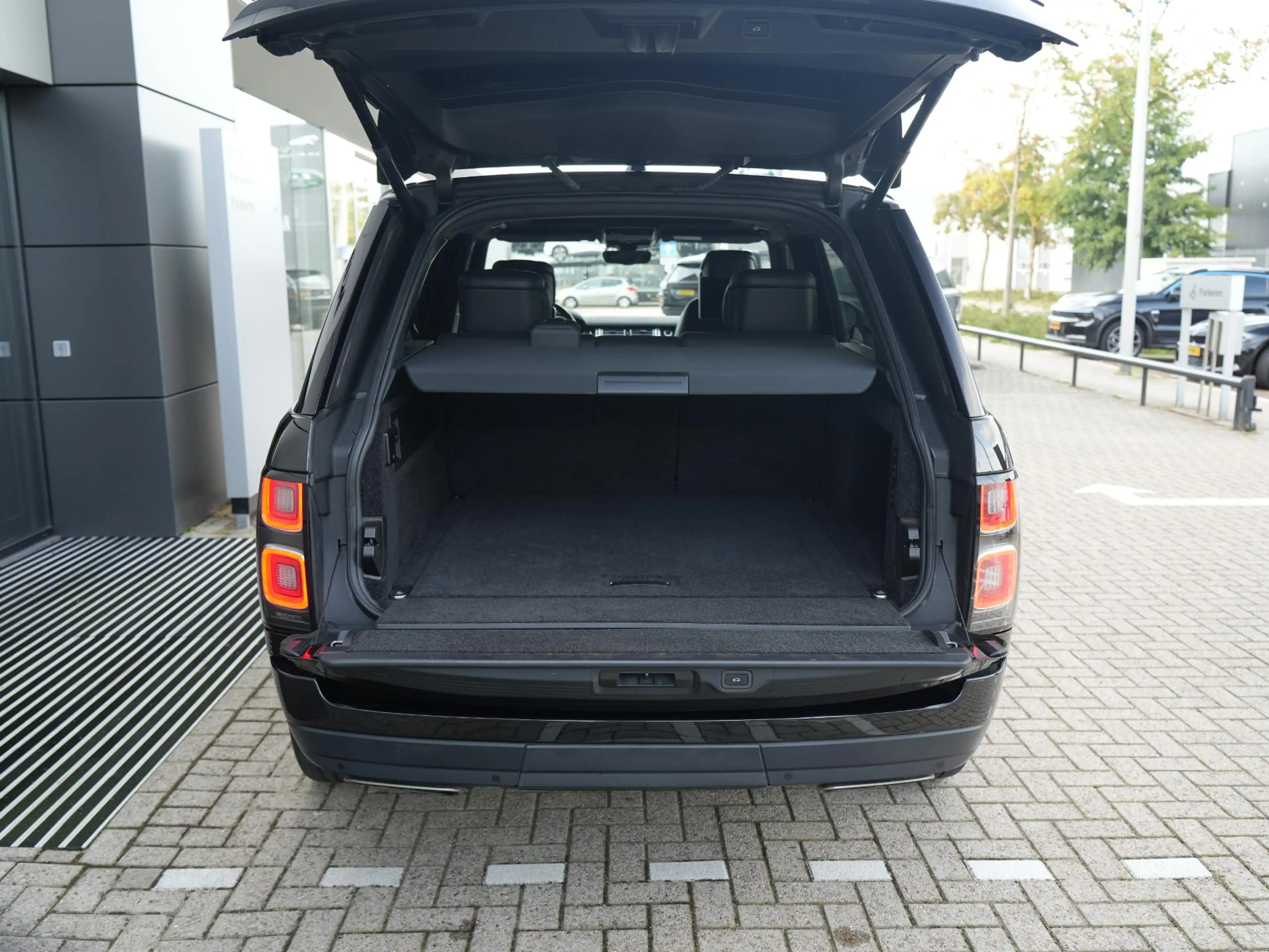 Land Rover Range Rover 5.0 V8 SC LWB Autobiography — photo 20