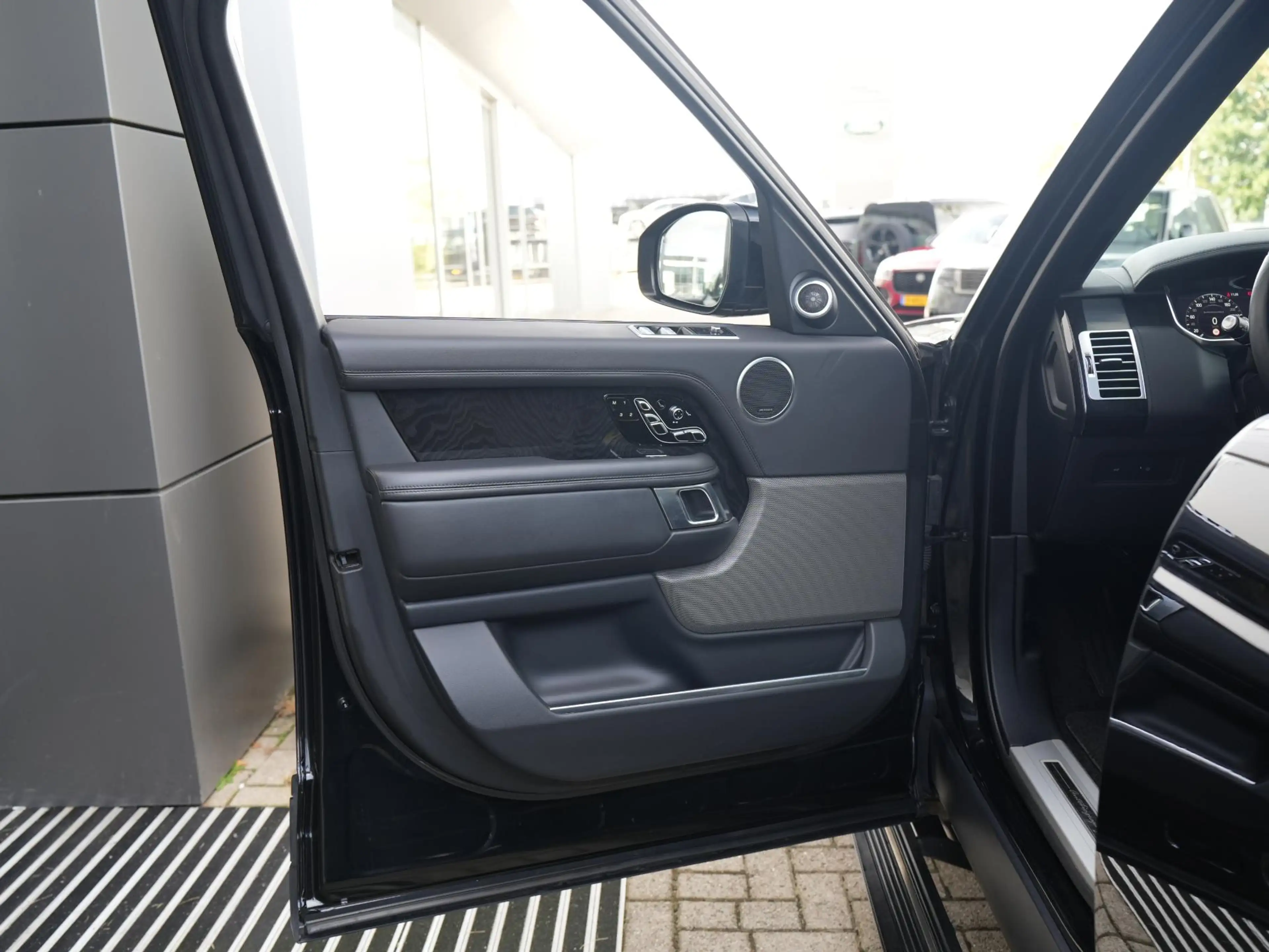 Land Rover Range Rover 5.0 V8 SC LWB Autobiography — photo 29