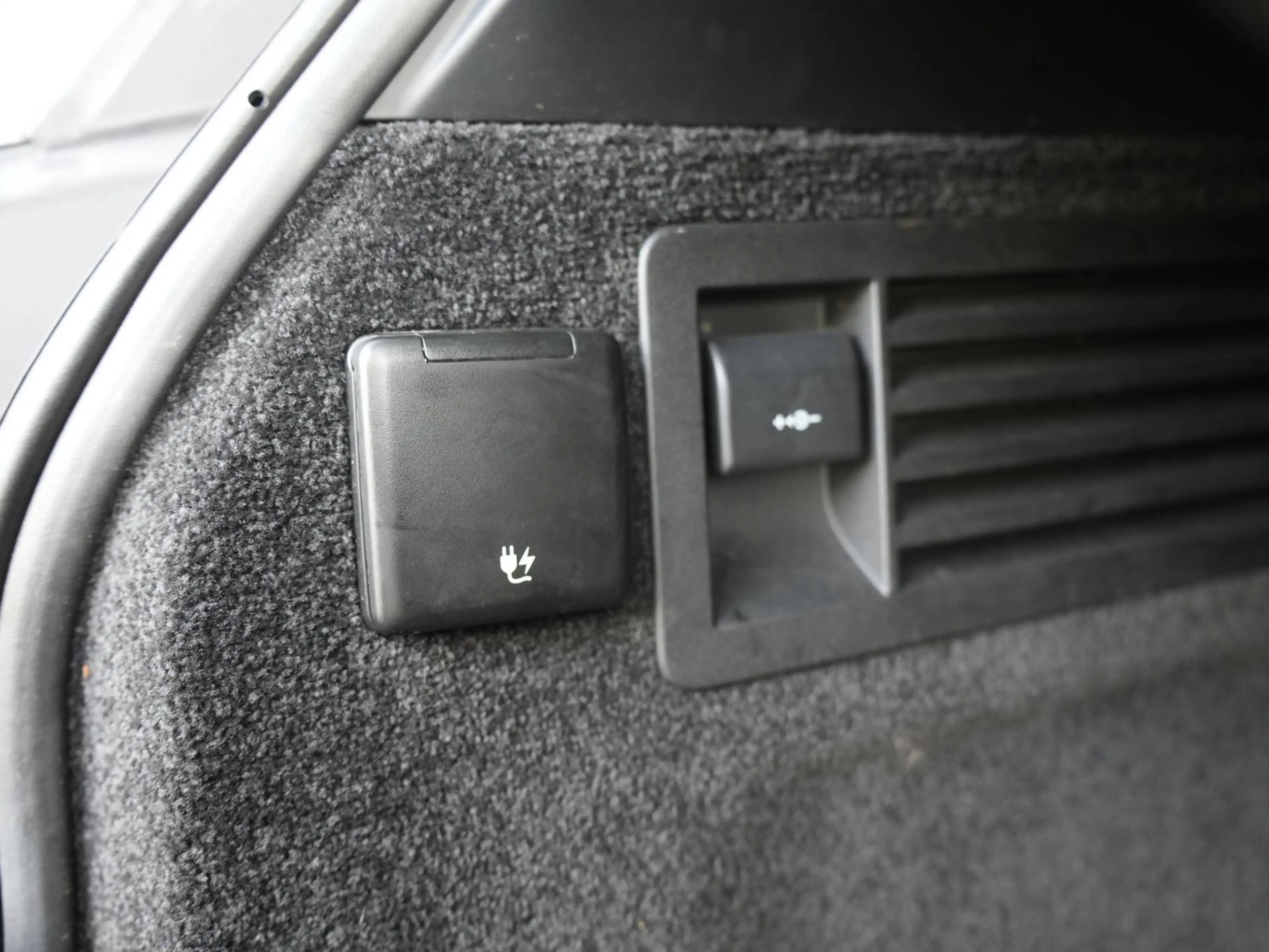Land Rover Range Rover 5.0 V8 SC LWB Autobiography — photo 21