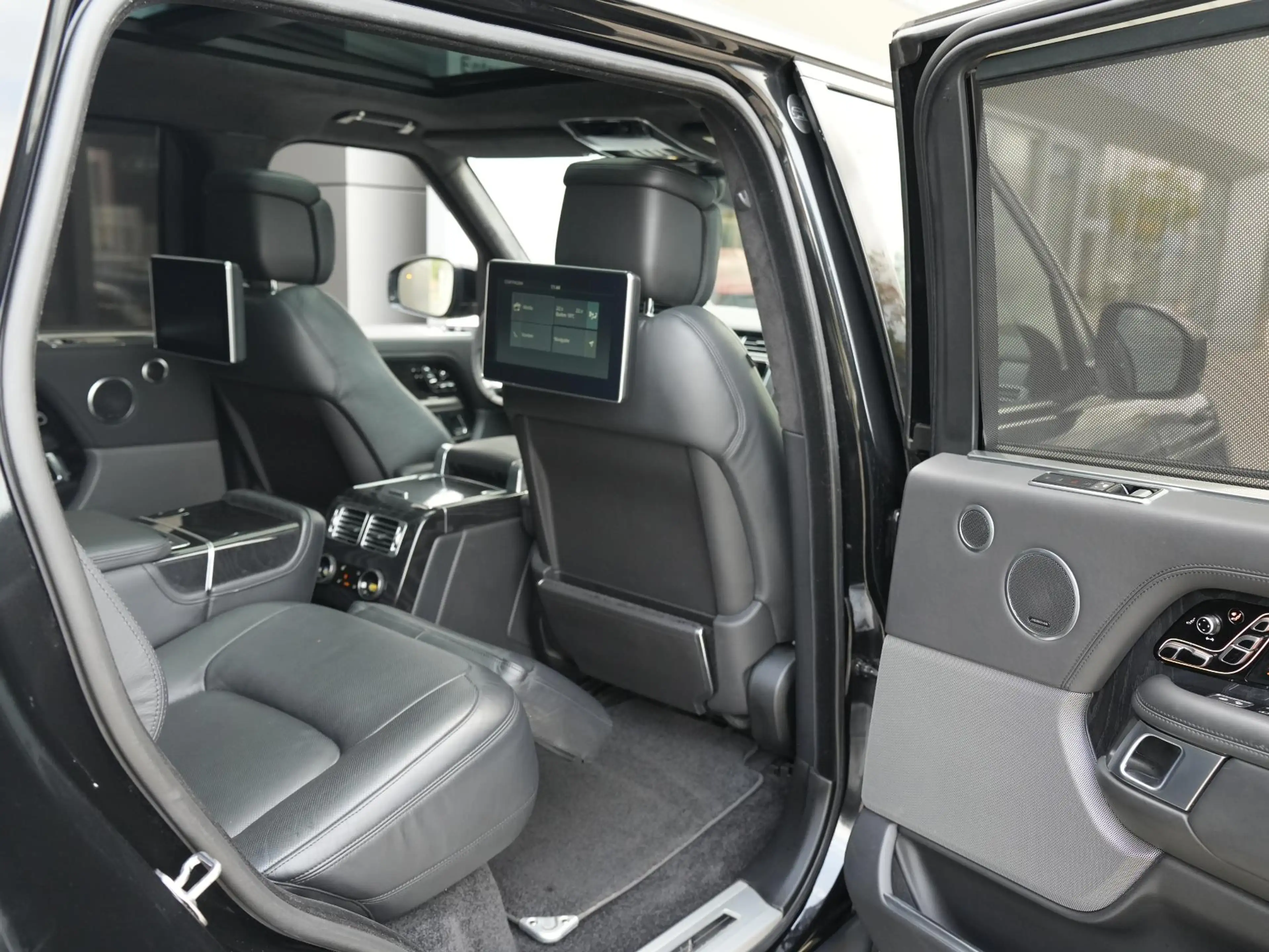 Land Rover Range Rover 5.0 V8 SC LWB Autobiography — photo 11