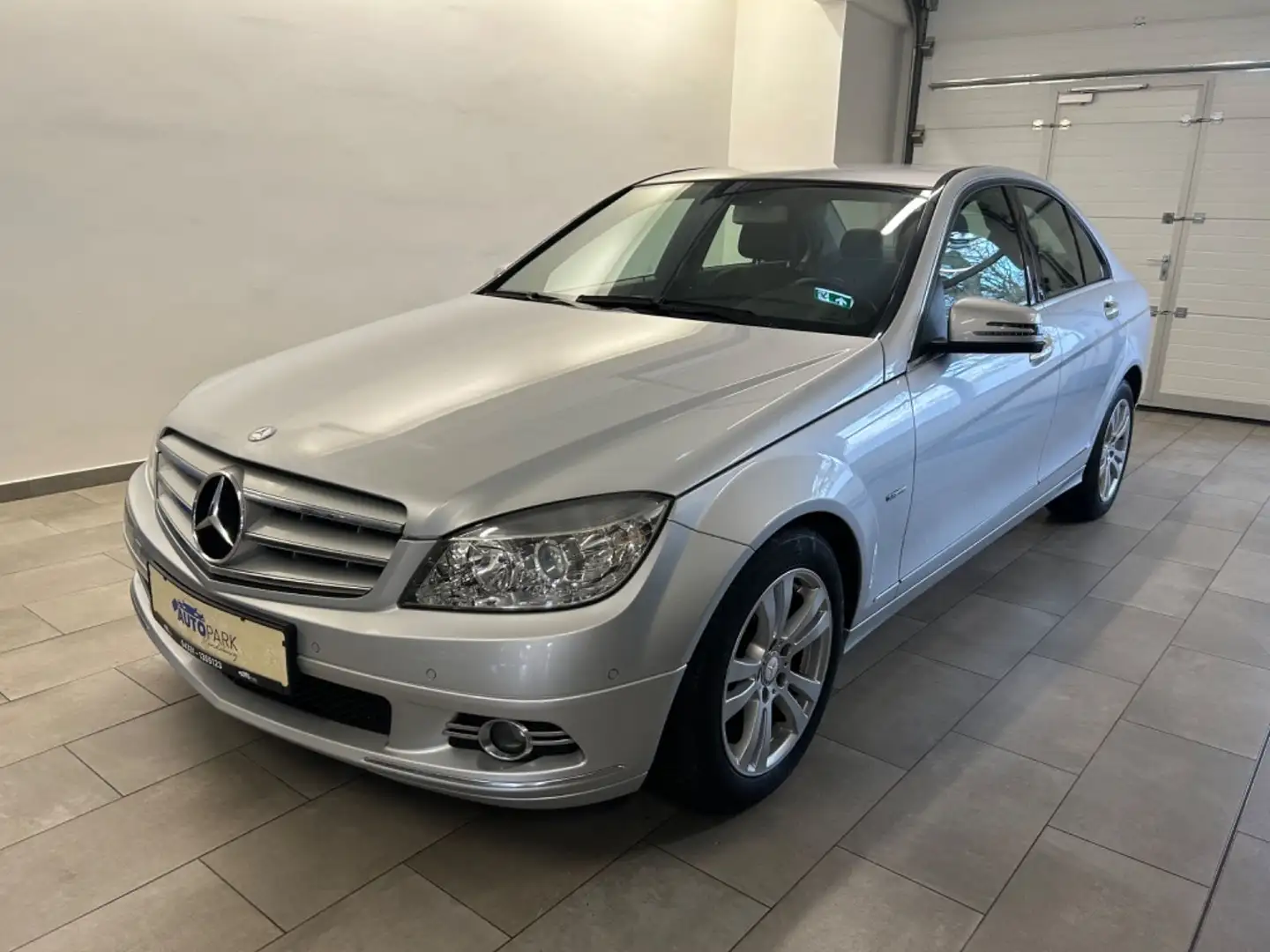Mercedes-Benz C 180 CGI BlueEfficiency Silber - 1