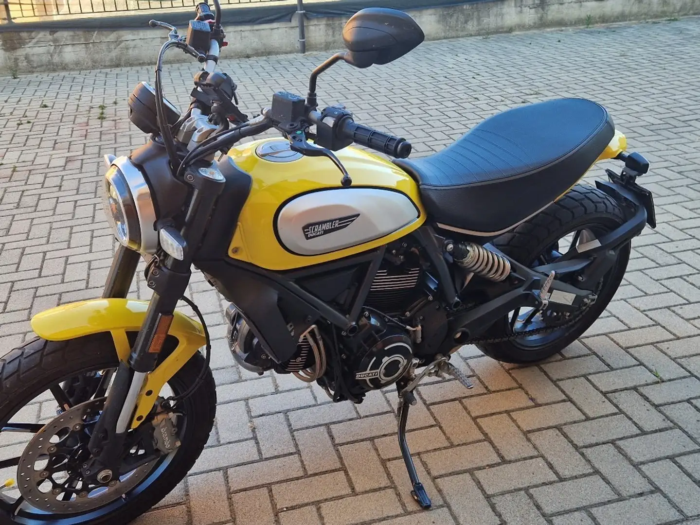 Ducati Scrambler icon 800 Jaune - 1