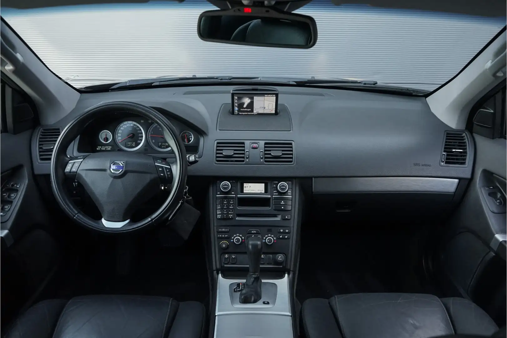 Volvo XC90 2.4 D5 Momentum 7 Persoons Navi Schuifdak Leer Xen Zwart - 2