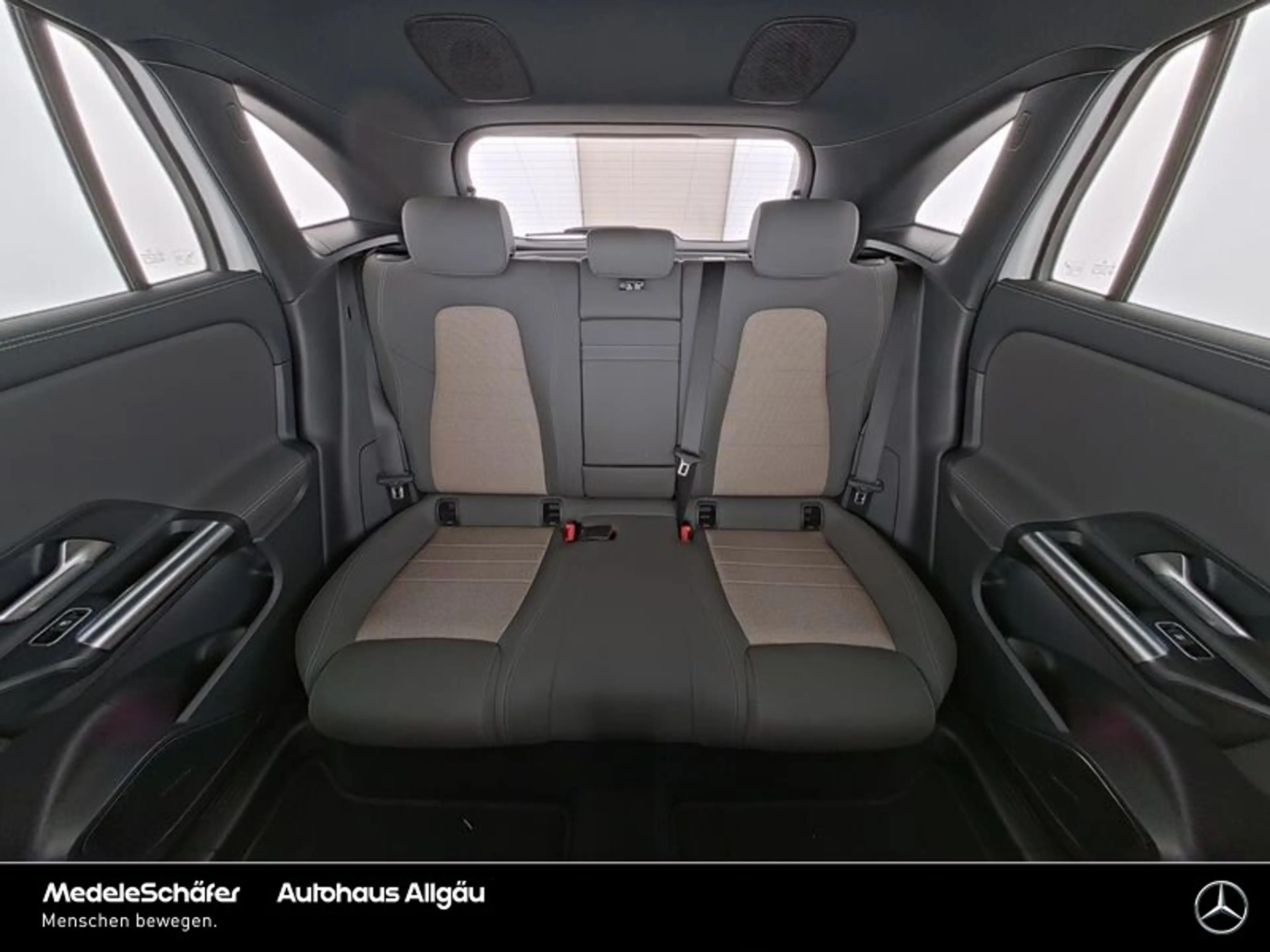 Mercedes-Benz EQA 300 EQA 300 4M ElectricART Fahr-Assi Burmester 360° — photo 7
