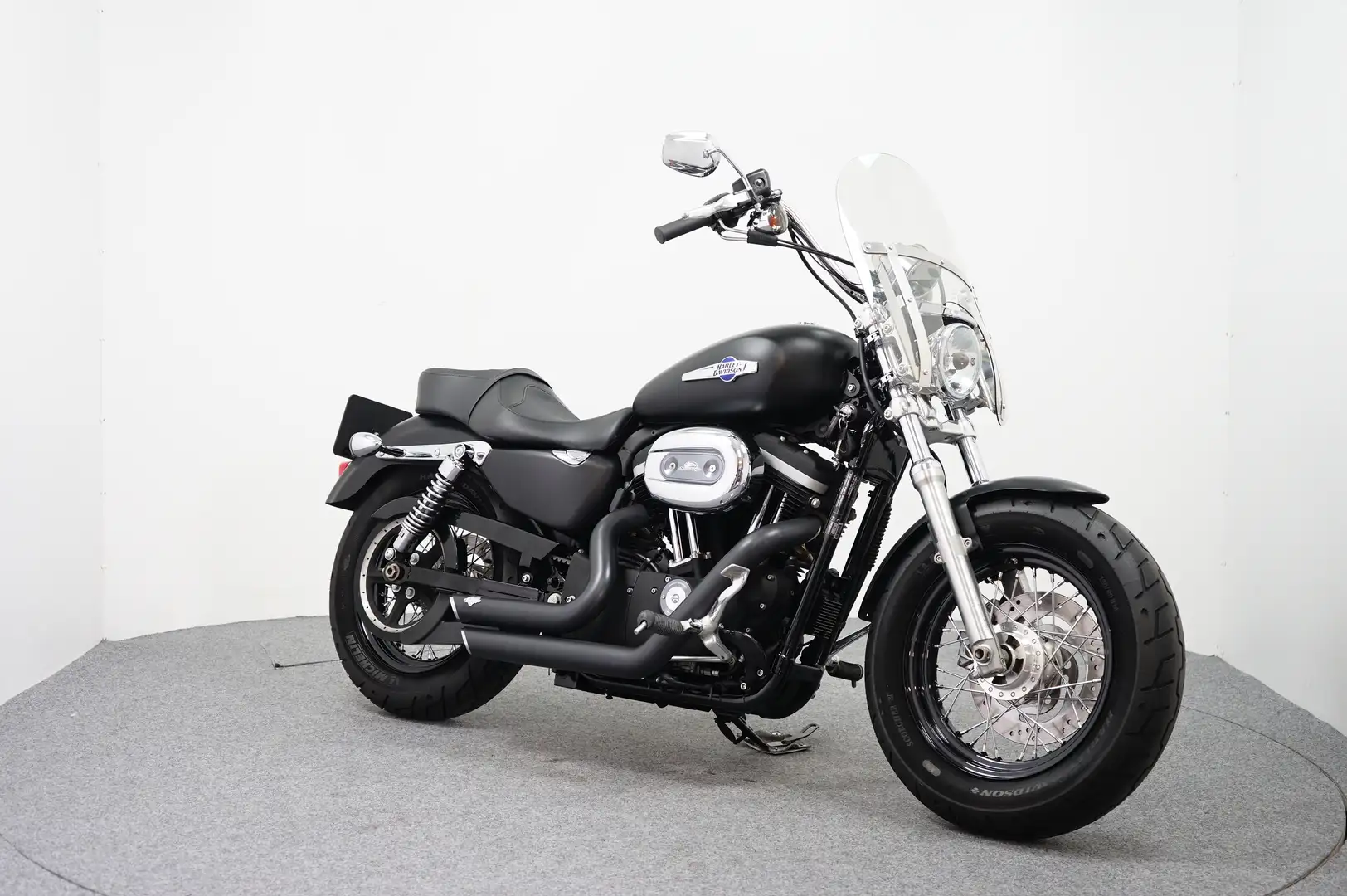 Harley-Davidson 1200 Custom LIMITED Zwart - 2