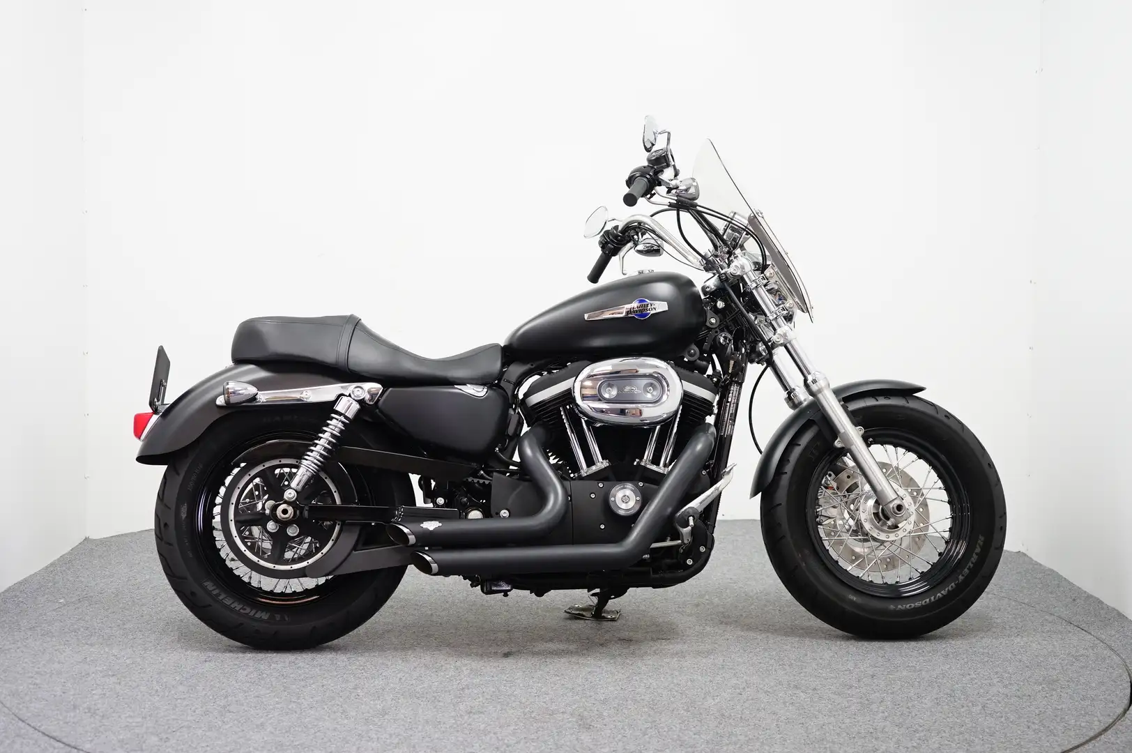 Harley-Davidson 1200 Custom LIMITED Zwart - 1