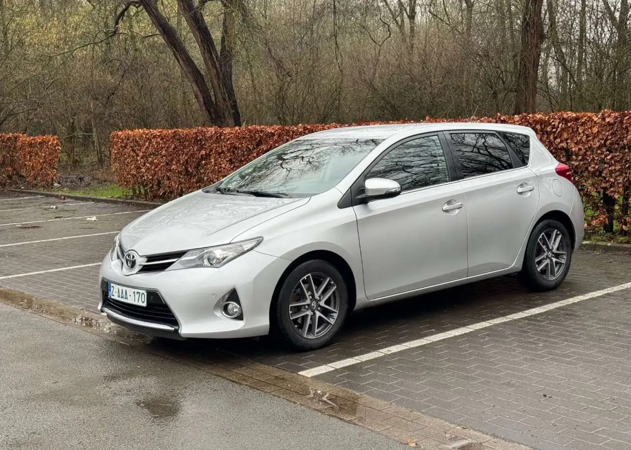 2014 - Toyota Auris Auris Boîte manuelle Berline