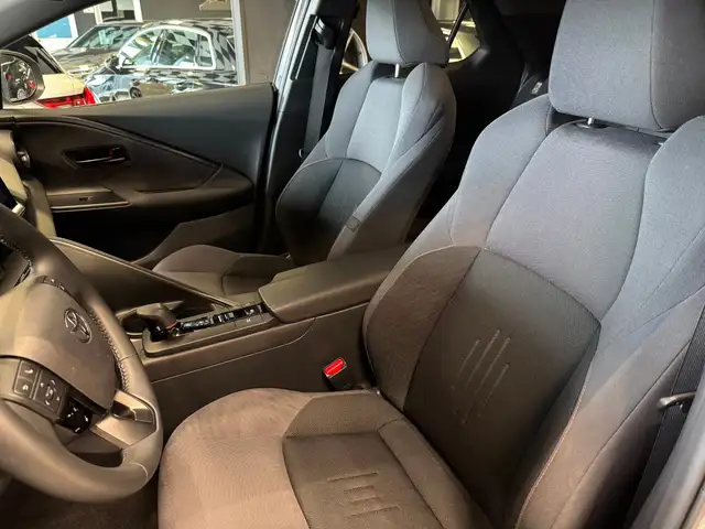 Toyota C-HR view 12