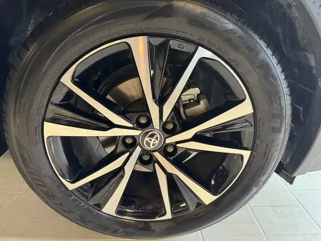 Toyota C-HR view 8
