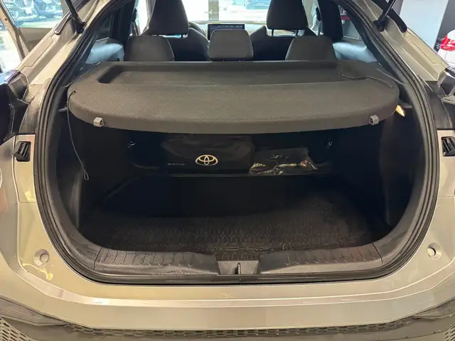 Toyota C-HR view 21