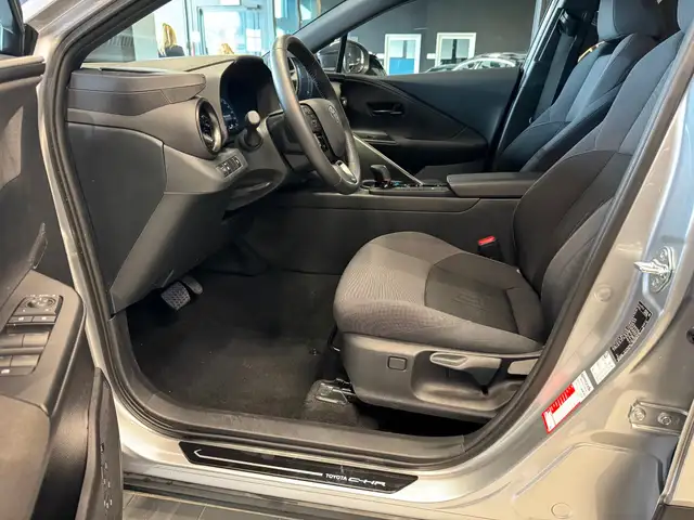 Toyota C-HR view 10